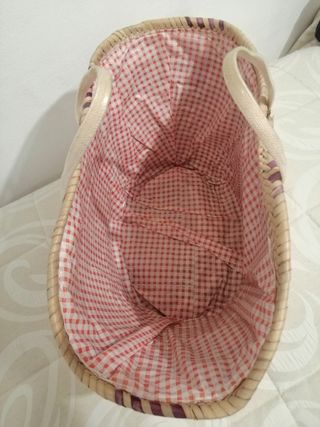 Capazo de mimbre.