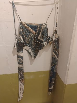 Top corto estampado paisley