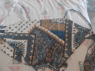 Top corto estampado paisley