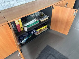 Mueble con llaves para oficina y guardar cosas