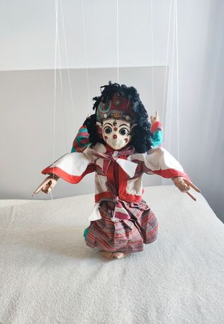 Marioneta títere nepalí artesanal de madera