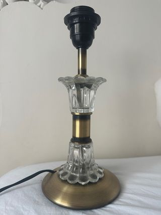 Lampara de mesa cristal dorada
dos unidades 30€