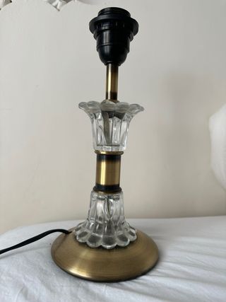 Lampara de mesa cristal dorada
dos unidades 30€