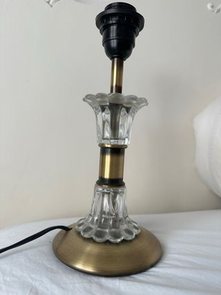 Lampara de mesa cristal dorada
dos unidades 30€