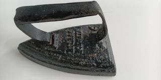 Plancha de hierro antigua