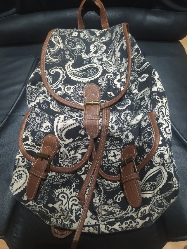 Mochila paisley negra y marrón