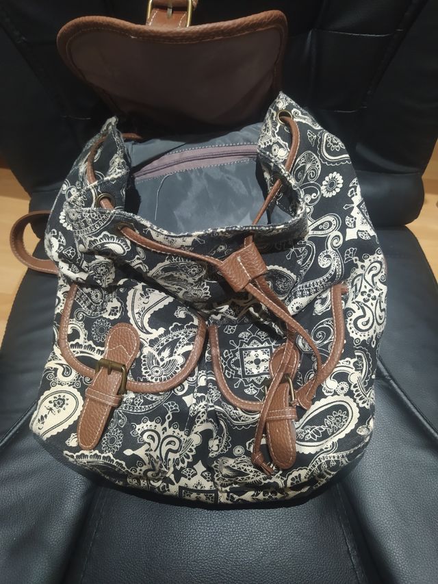 Mochila paisley negra y marrón