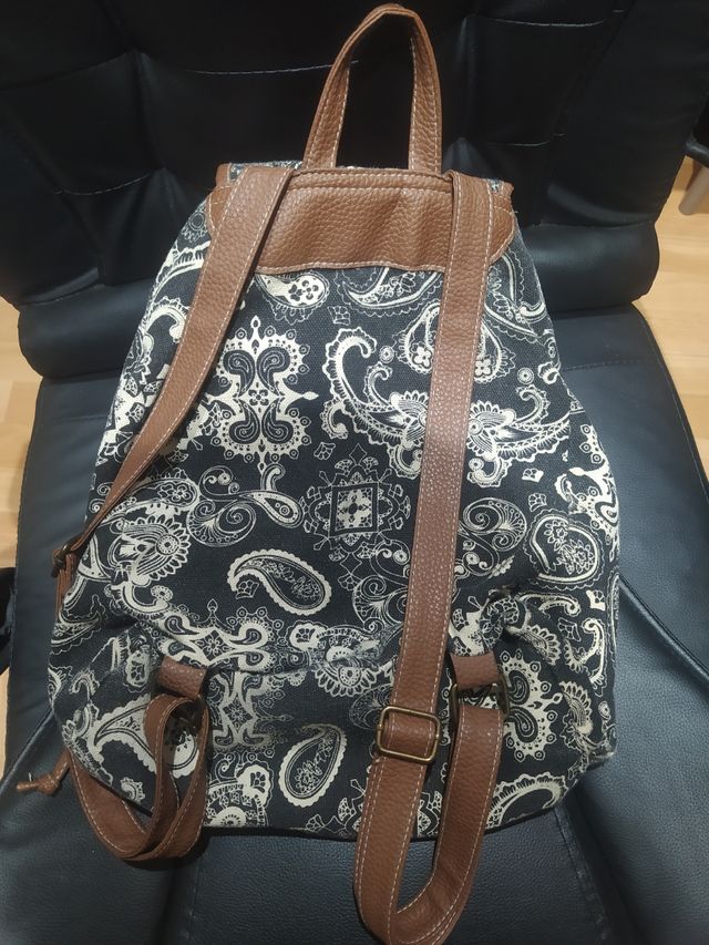 Mochila paisley negra y marrón