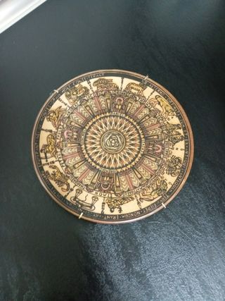 Plato decorativo egipcio ,con colgador de pared .