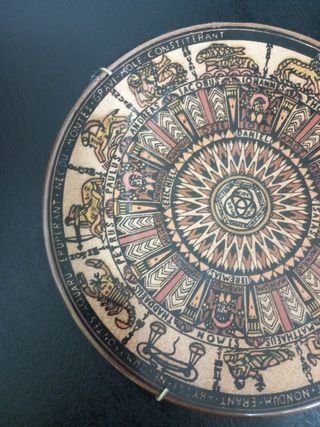 Plato decorativo egipcio ,con colgador de pared .