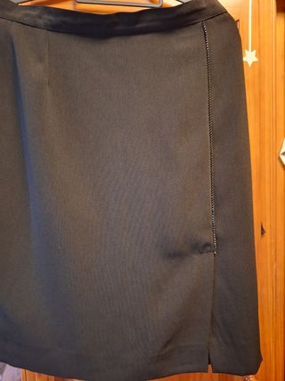 Falda negra midi