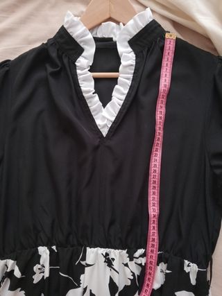 Vestido cuerpo negro y falda estampada