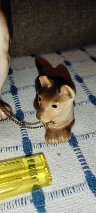 Pastores alemanes de porcelana