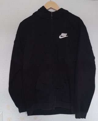 Sudadera Nike negra con capucha