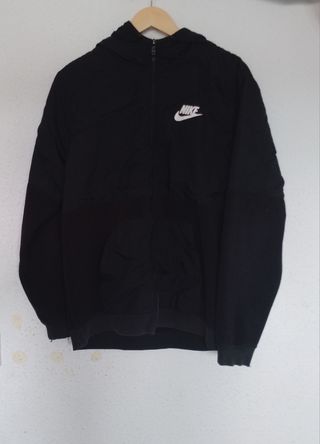 Sudadera Nike negra con capucha