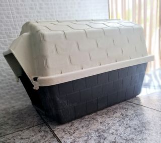 Casa perro pequeña - Negra y Blanca