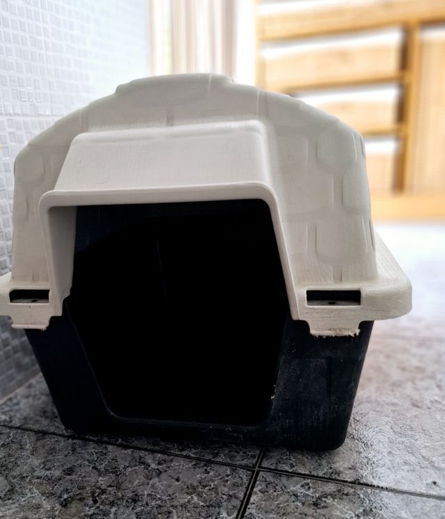 Casa perro pequeña - Negra y Blanca