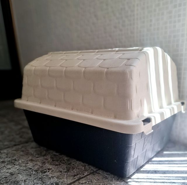 Casa perro pequeña - Negra y Blanca