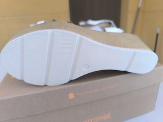 Sandalias Porronet blancas y plateadas 41