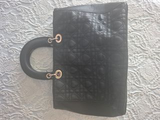Bolso negro acolchado