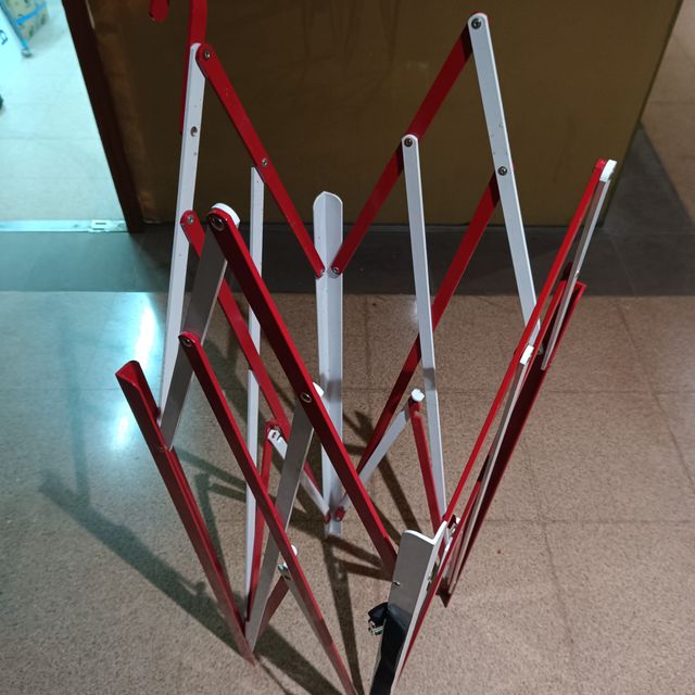 Barrera de Aislamiento Plegable – Señalización 