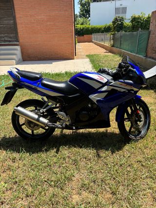 Honda CBR 125R azul
