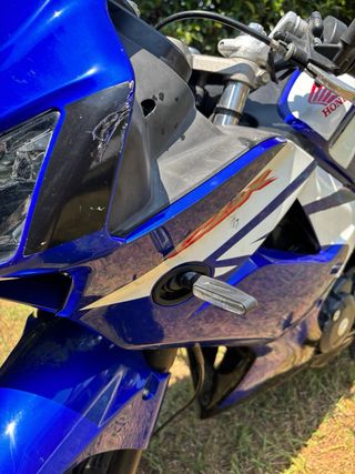 Honda CBR 125R azul