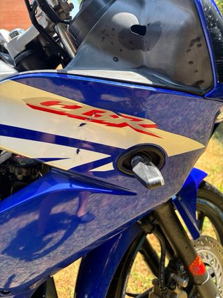 Honda CBR 125R azul