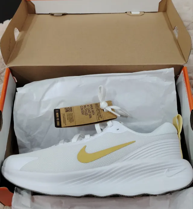 Zapatillas Nike Promina - Blancas y Doradas