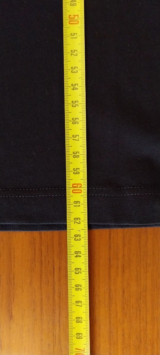 T-shirt Pinko preta c/ Strass