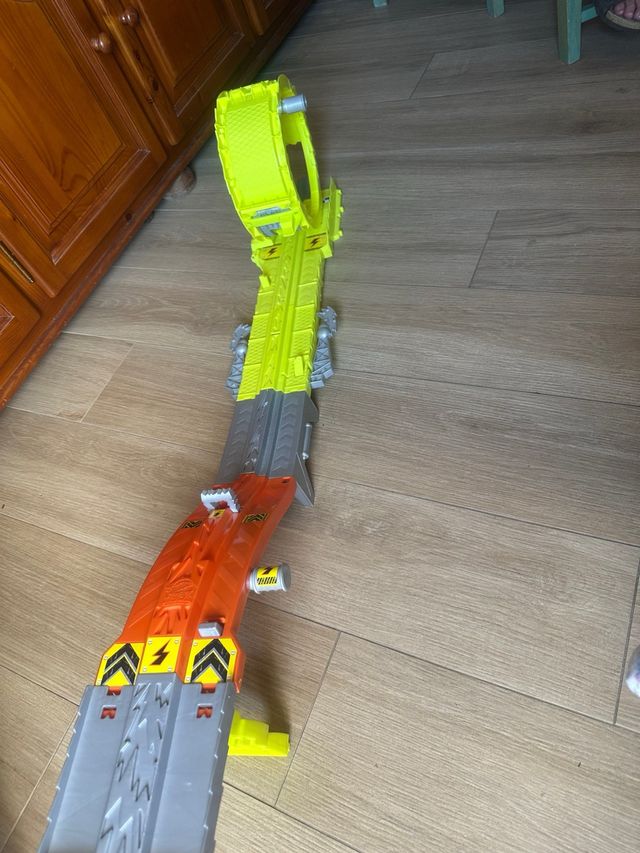 Pista Hot Wheels Monster Trucks con un coche