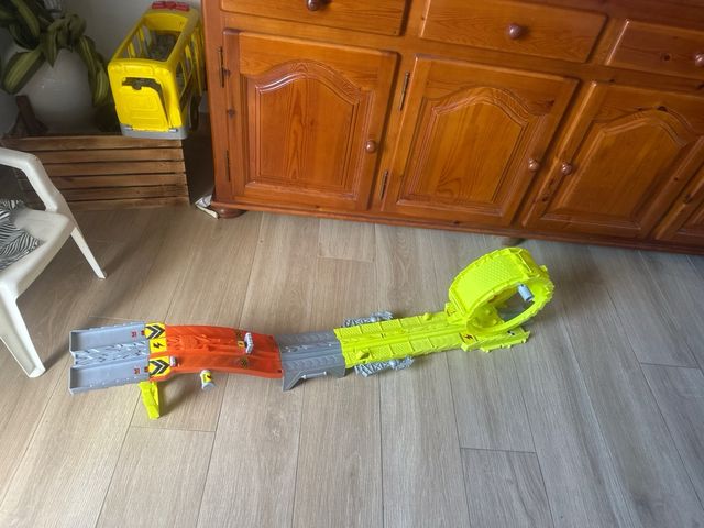 Pista Hot Wheels Monster Trucks con un coche