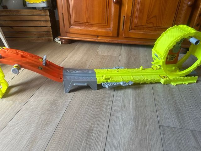 Pista Hot Wheels Monster Trucks con un coche