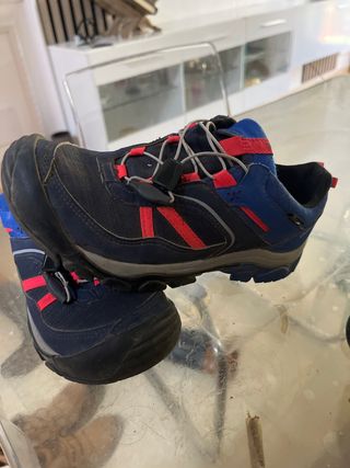 Tenis montaña niño azul-rosa