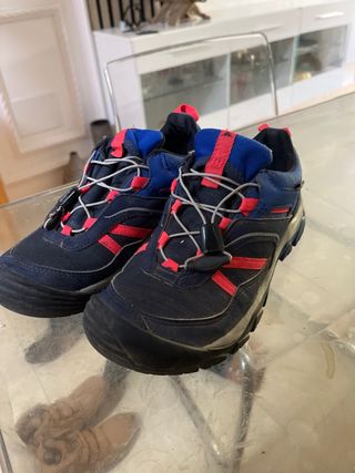 Tenis montaña niño azul-rosa