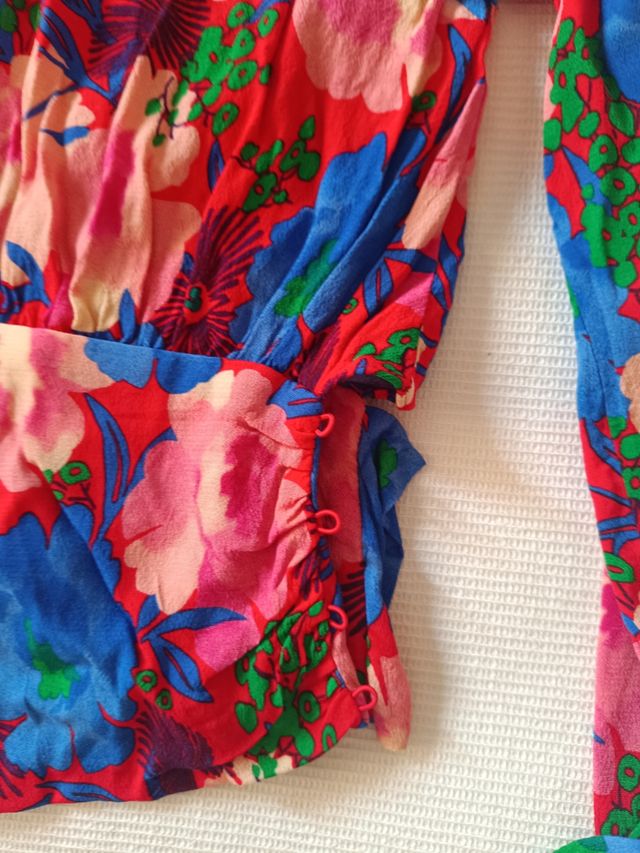 Blusa Zara floral roja