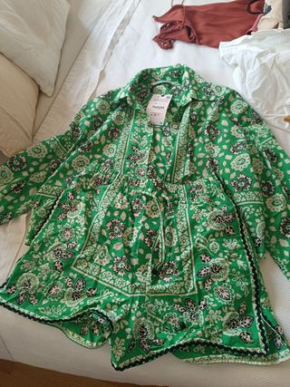 Conjunto Zara estampado verde XS