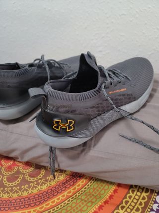 Zapatillas Under Armour Hovr Phantom 3 SE Gris