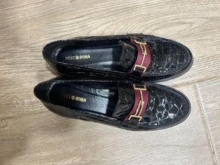 Mocasines negros Punt Roma
solo se usó 2 ratos!!
