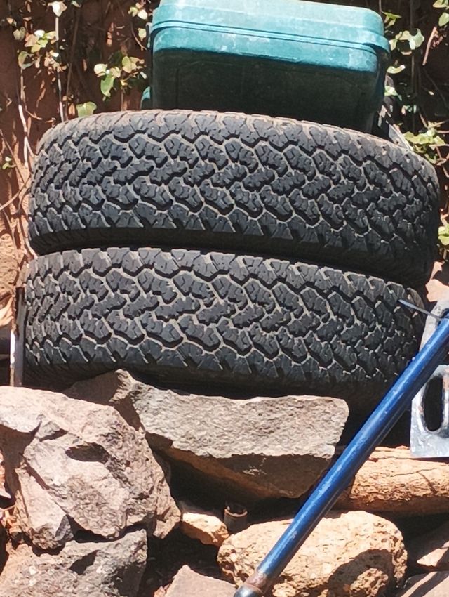 Neumáticos 235/75R15 usados