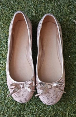 Bailarinas beige y doradas