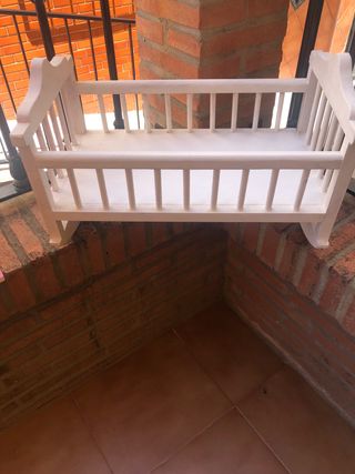 Cuna muñecas madera blanca. Totalmente artesanal. 