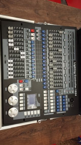 Mesa de luces DMX 1024