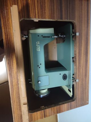 Máquina coser Alfa antigua