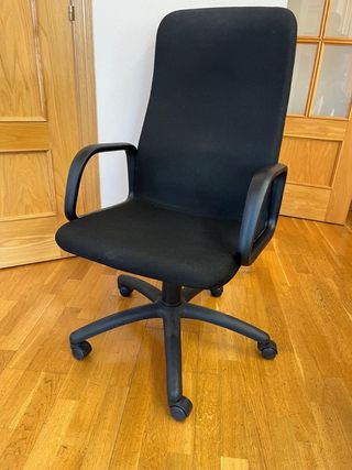 Silla oficina giratoria negra