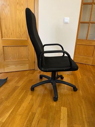 Silla oficina giratoria negra