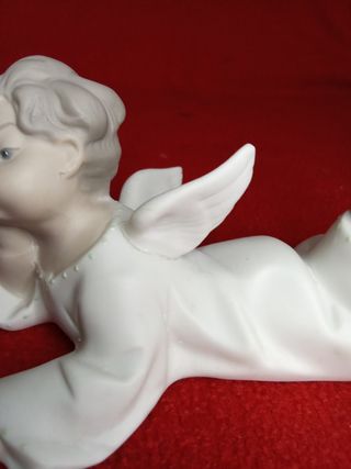 Ángel Lladró tumbado