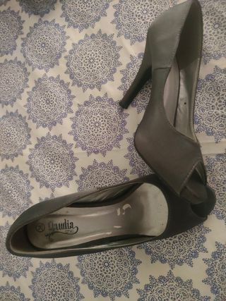 Zapatos de tacón gris