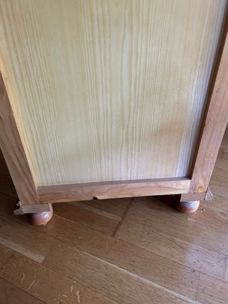 Mesilla de madera de pino