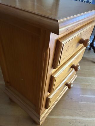 Mesilla de madera de pino